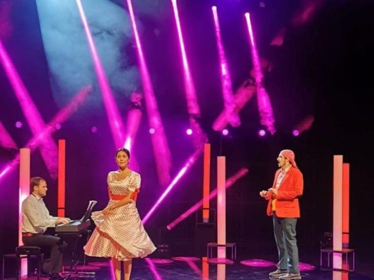 Trei dintre artiștii TEATRULUI MUZICAL AMBASADORII urcă astăzi pe scena emisiunii DĂRUIEȘTE ROMÂNIE!